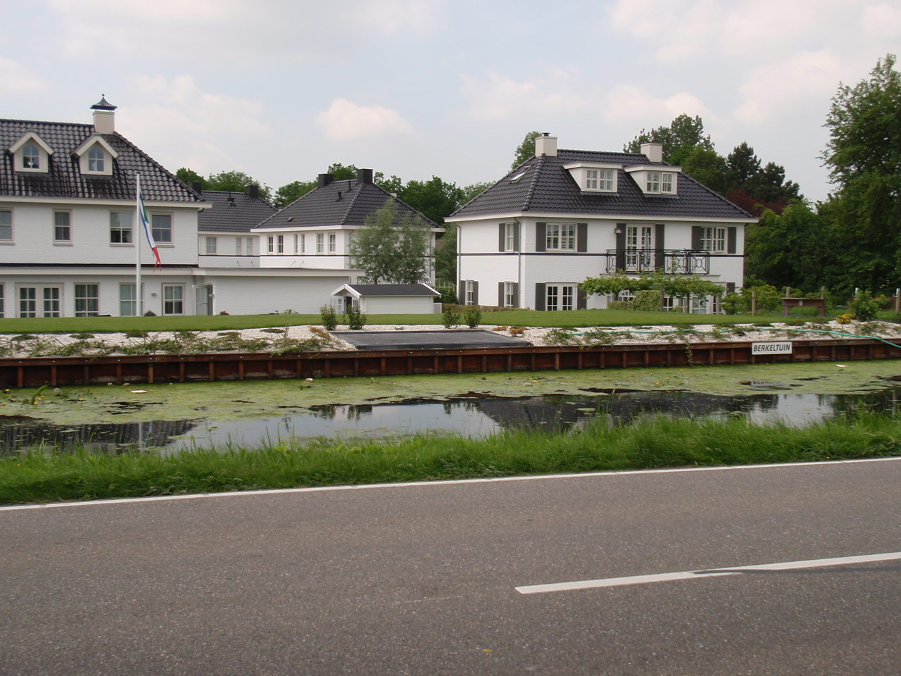Complete tuinaanleg Tegelcentrum Berkeltuin.nl