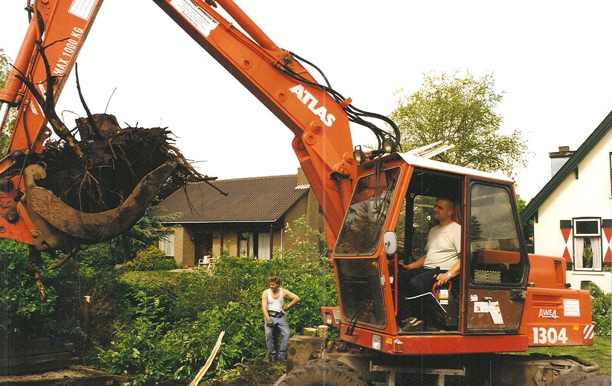 grondwerk Lansingerland<br />
graafwerk Lansingerland<br />
grondverzet Lansingerland<br />
grondverzetbedrijf Lansingerland<br />
grondverzet Berkel en Rodenrijs<br />
grondverzet Bleiswijk<br />
grondverzet Bergschenhoek<br />
graafbedrijf Lansingerland<br />
graafwerk Berkel en Rodenrijs<br />
graafwerk Bleiswijk<br />
graafwerk Bergschenhoek<br />
grond afgraven Lansingerland<br />
grond egaliseren Lansingerland<br />
grond ophogen Lansingerland<br />
tuingrond afgraven Lansingerland<br />
tuin afgraven Berkel en Rodenrijs<br />
terrein egaliseren Lansingerland<br />
erf afgraven Lansingerland<br />
aanleg grondwerk voor woning<br />
grondwerk aannemer Lansingerland<br />
bestrating aanleggen Lansingerland<br />
oprit aanleggen Lansingerland<br />
fundering uitgraven Lansingerland<br />
uitgraven voor fundering<br />
sleuven graven Lansingerland<br />
riolering aanleggen Lansingerland<br />
straatwerk en grondwerk Lansingerland<br />
grondwerk voor bestrating<br />
erfverharding Lansingerland<br />
zandbed aanleggen Lansingerland<br />
drainage aanleggen Lansingerland<br />
afwatering tuin Lansingerland<br />
infiltratieput aanleggen<br />
hemelwaterafvoer aanleggen<br />
regenwaterafvoer Lansingerland<br />
riolering vervangen Lansingerland<br />
rioolaanleg Berkel en Rodenrijs<br />
drainagebedrijf Lansingerland<br />
sleuven graven voor leidingen<br />
kabels en leidingen graven Lansingerland<br />
tuin egaliseren Lansingerland<br />
tuin ophogen Lansingerland<br />
grondverzet voor tuin<br />
tuinaanleg met grondwerk<br />
vijver uitgraven Lansingerland<br />
tuin afgraven Bleiswijk<br />
tuin afgraven Bergschenhoek<br />
ophoogzand leveren Lansingerland<br />
zwarte grond leveren Lansingerland<br />
tuinaarde leveren Lansingerland<br />
bouwrijp maken kavel Lansingerland<br />
woningbouw grondwerk Lansingerland<br />
erfafscheiding plaatsen met grondwerk<br />
bouwput uitgraven Lansingerland<br />
nieuwbouw grondwerk Lansingerland<br />
fundering graven voor aanbouw<br />
grondwerk voor schuur of garage<br />
kelder uitgraven Lansingerland<br />
sloop en grondwerk Lansingerland<br />
bouwgrond egaliseren Lansingerland<br />
grond afvoeren Lansingerland<br />
overtollige grond afvoeren<br />
zand leveren Lansingerland<br />
aarde leveren Lansingerland<br />
kleigrond afvoeren Lansingerland<br />
tuingrond leveren Berkel en Rodenrijs<br />
puin afvoeren Lansingerland<br />
zand en grondverkoop Lansingerland<br />
grondcontainer huren Lansingerland<br />
container voor grondafval Lansingerland<br />
grondverzetbedrijf Berkel en Rodenrijs<br />
grondverzetbedrijf Bleiswijk<br />
grondverzetbedrijf Bergschenhoek<br />
aannemer grondwerk Lansingerland<br />
loonbedrijf Lansingerland<br />
kraanverhuur Lansingerland<br />
minikraan huren Lansingerland<br />
grondwerk met minigraver<br />
machinist met kraan Lansingerland<br />
professioneel grondverzet Lansingerland<br />
duurzaam grondwerk Lansingerland<br />
ecologisch grondwerk Lansingerland<br />
particulier grondverzet Lansingerland<br />
grondwerk voor hoveniers<br />
tuinrenovatie met grondwerk<br />
herinrichting tuin Lansingerland<br />
grondwerk kleine projecten Lansingerland<br />
erfverharding particulier Lansingerland<br />
grondwerk voor regenwateropvang<br />
waterdoorlatende bestrating Lansingerland<br />
grondwerk nabij Rotterdam<br />
grondverzet Zuid-Holland<br />
graafwerk omgeving Lansingerland<br />
grondbedrijf regio Rotterdam<br />
graafwerk aannemer regio Lansingerland<br />
grond- en straatwerk Lansingerland<br />
grondwerk en bestrating Berkel en Rodenrijs<br />
grondverzet en afvoer Lansingerland<br />
professioneel graafwerk Bleiswijk<br />
grondverzet voor bedrijven Lansingerland