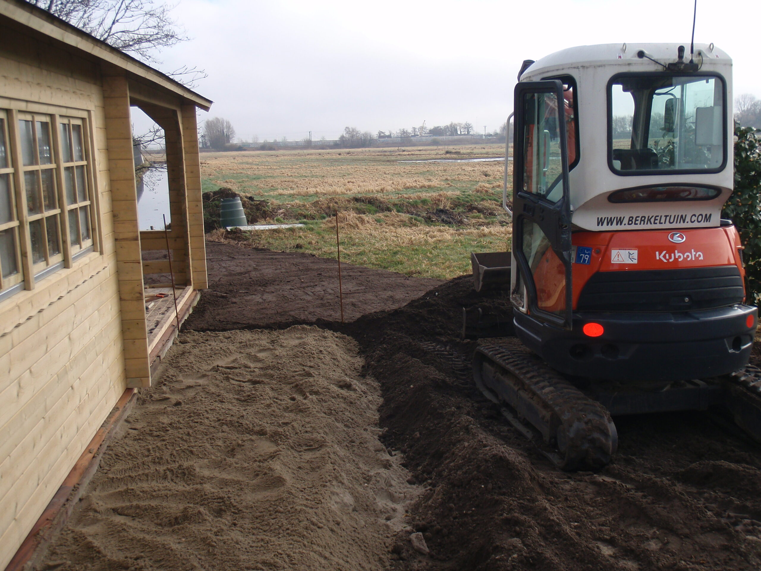grondwerk Lansingerland<br />
graafwerk Lansingerland<br />
grondverzet Lansingerland<br />
grondverzetbedrijf Lansingerland<br />
grondverzet Berkel en Rodenrijs<br />
grondverzet Bleiswijk<br />
grondverzet Bergschenhoek<br />
graafbedrijf Lansingerland<br />
graafwerk Berkel en Rodenrijs<br />
graafwerk Bleiswijk<br />
graafwerk Bergschenhoek<br />
grond afgraven Lansingerland<br />
grond egaliseren Lansingerland<br />
grond ophogen Lansingerland<br />
tuingrond afgraven Lansingerland<br />
tuin afgraven Berkel en Rodenrijs<br />
terrein egaliseren Lansingerland<br />
erf afgraven Lansingerland<br />
aanleg grondwerk voor woning<br />
grondwerk aannemer Lansingerland<br />
bestrating aanleggen Lansingerland<br />
oprit aanleggen Lansingerland<br />
fundering uitgraven Lansingerland<br />
uitgraven voor fundering<br />
sleuven graven Lansingerland<br />
riolering aanleggen Lansingerland<br />
straatwerk en grondwerk Lansingerland<br />
grondwerk voor bestrating<br />
erfverharding Lansingerland<br />
zandbed aanleggen Lansingerland<br />
drainage aanleggen Lansingerland<br />
afwatering tuin Lansingerland<br />
infiltratieput aanleggen<br />
hemelwaterafvoer aanleggen<br />
regenwaterafvoer Lansingerland<br />
riolering vervangen Lansingerland<br />
rioolaanleg Berkel en Rodenrijs<br />
drainagebedrijf Lansingerland<br />
sleuven graven voor leidingen<br />
kabels en leidingen graven Lansingerland<br />
tuin egaliseren Lansingerland<br />
tuin ophogen Lansingerland<br />
grondverzet voor tuin<br />
tuinaanleg met grondwerk<br />
vijver uitgraven Lansingerland<br />
tuin afgraven Bleiswijk<br />
tuin afgraven Bergschenhoek<br />
ophoogzand leveren Lansingerland<br />
zwarte grond leveren Lansingerland<br />
tuinaarde leveren Lansingerland<br />
bouwrijp maken kavel Lansingerland<br />
woningbouw grondwerk Lansingerland<br />
erfafscheiding plaatsen met grondwerk<br />
bouwput uitgraven Lansingerland<br />
nieuwbouw grondwerk Lansingerland<br />
fundering graven voor aanbouw<br />
grondwerk voor schuur of garage<br />
kelder uitgraven Lansingerland<br />
sloop en grondwerk Lansingerland<br />
bouwgrond egaliseren Lansingerland<br />
grond afvoeren Lansingerland<br />
overtollige grond afvoeren<br />
zand leveren Lansingerland<br />
aarde leveren Lansingerland<br />
kleigrond afvoeren Lansingerland<br />
tuingrond leveren Berkel en Rodenrijs<br />
puin afvoeren Lansingerland<br />
zand en grondverkoop Lansingerland<br />
grondcontainer huren Lansingerland<br />
container voor grondafval Lansingerland<br />
grondverzetbedrijf Berkel en Rodenrijs<br />
grondverzetbedrijf Bleiswijk<br />
grondverzetbedrijf Bergschenhoek<br />
aannemer grondwerk Lansingerland<br />
loonbedrijf Lansingerland<br />
kraanverhuur Lansingerland<br />
minikraan huren Lansingerland<br />
grondwerk met minigraver<br />
machinist met kraan Lansingerland<br />
professioneel grondverzet Lansingerland<br />
duurzaam grondwerk Lansingerland<br />
ecologisch grondwerk Lansingerland<br />
particulier grondverzet Lansingerland<br />
grondwerk voor hoveniers<br />
tuinrenovatie met grondwerk<br />
herinrichting tuin Lansingerland<br />
grondwerk kleine projecten Lansingerland<br />
erfverharding particulier Lansingerland<br />
grondwerk voor regenwateropvang<br />
waterdoorlatende bestrating Lansingerland<br />
grondwerk nabij Rotterdam<br />
grondverzet Zuid-Holland<br />
graafwerk omgeving Lansingerland<br />
grondbedrijf regio Rotterdam<br />
graafwerk aannemer regio Lansingerland<br />
grond- en straatwerk Lansingerland<br />
grondwerk en bestrating Berkel en Rodenrijs<br />
grondverzet en afvoer Lansingerland<br />
professioneel graafwerk Bleiswijk<br />
grondverzet voor bedrijven Lansingerland